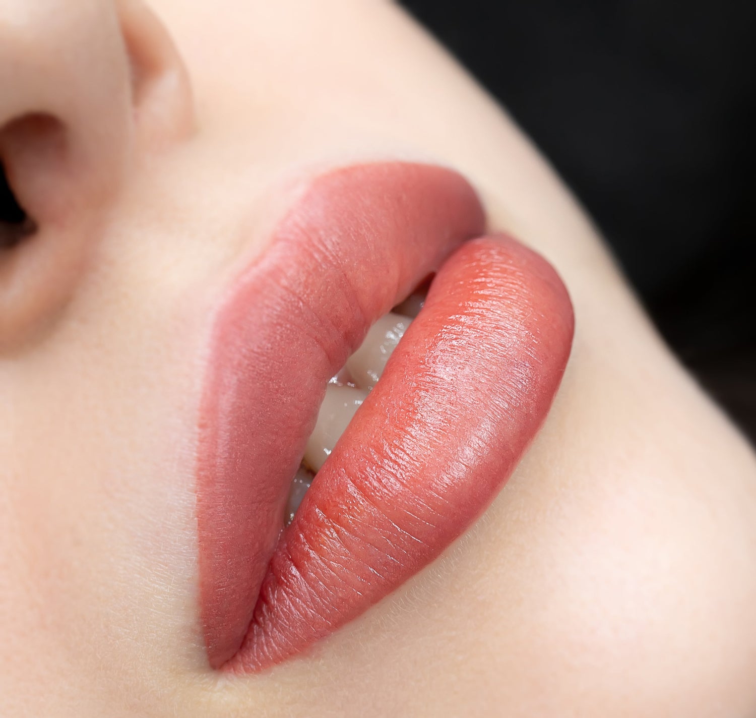 š The Perfect Lip Tint Routine for an Effortless Look